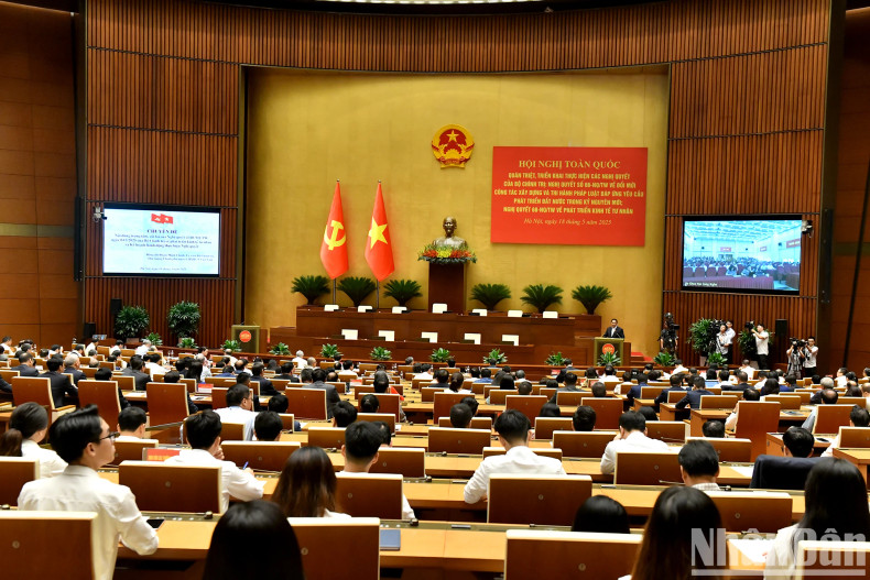 会议全景。 会议全景。