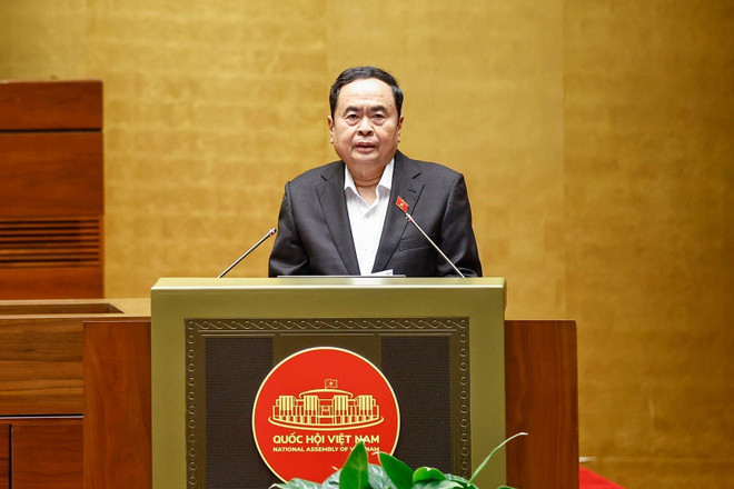 国会主席陈青敏发表讲话。