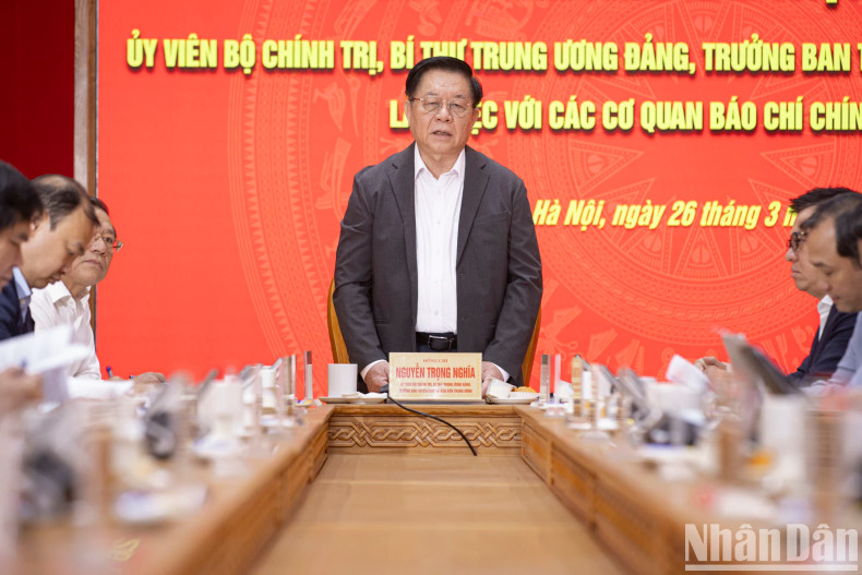 越共中央宣教与民运部部长阮重义与主流的政治媒体机关举行工作会议，旨在贯彻落实和提高2025年政治任务的报道和宣传工作质量。