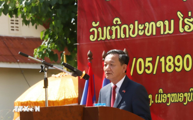 越南驻老挝大使阮明心在仪式上致辞。(图片来源:越通社) 越南驻老挝大使阮明心在仪式上致辞。(图片来源:越通社)