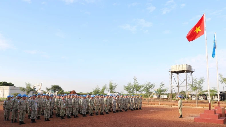 面对国际一体化和国防外交日益提高的要求,未来,将越南人民军维和部队如何建设日益专业化、正规化和现代化这一问题正变得比以往任何时候都更加重要的。(图片来源:越南维和局) 面对国际一体化和国防外交日益提高的要求,未来,将越南人民军维和部队如何建设日益专业化、正规化和现代化这一问题正变得比以往任何时候都更加重要的。(图片来源:越南维和局)