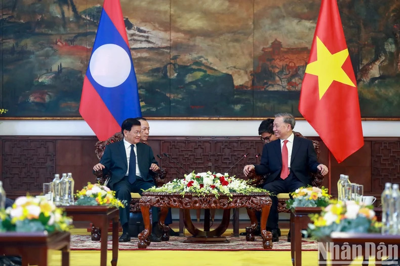 越共中央总书记苏林会见老挝人民革命党中央委员会总书记、国家主席通伦·西苏里。 越共中央总书记苏林会见老挝人民革命党中央委员会总书记、国家主席通伦·西苏里。