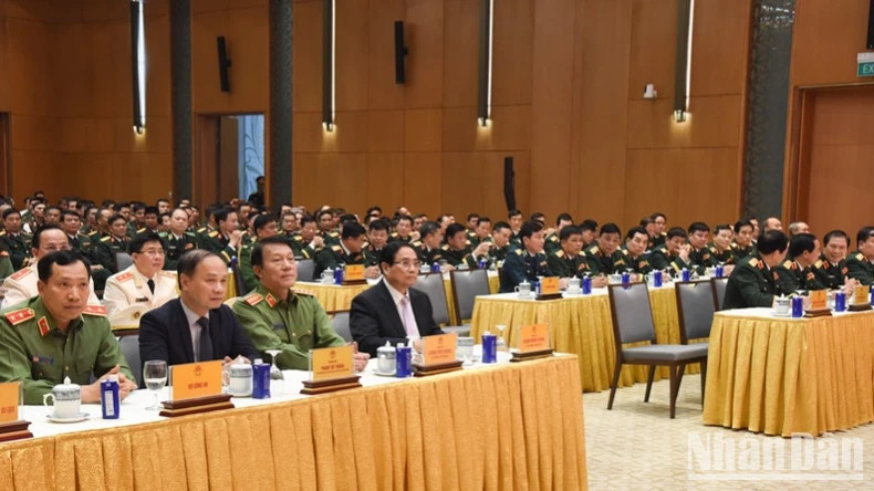 会议全景(陈海 摄) 会议全景(陈海 摄)