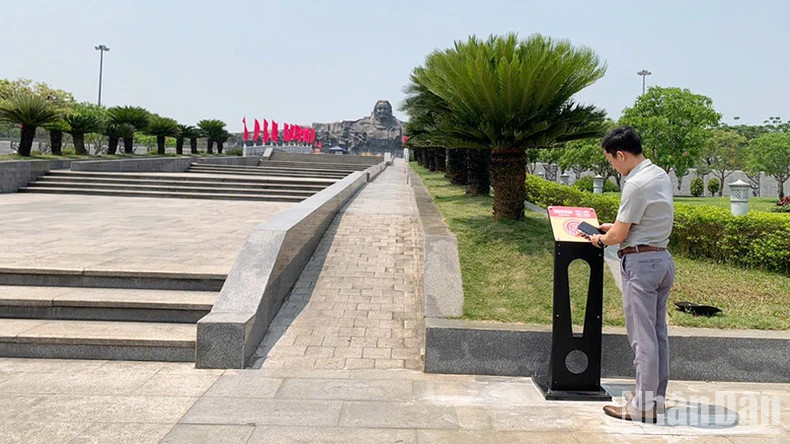 “深爱越南”项目在广南省越南英雄母亲雕像群体展开。