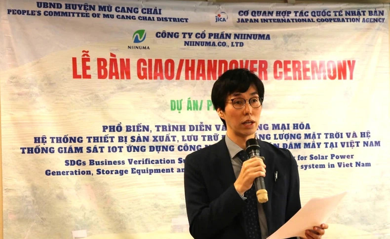 日本驻越南大使馆经济参赞福原彻平在仪式上致辞。 日本驻越南大使馆经济参赞福原彻平在仪式上致辞。