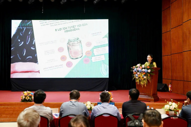 越南VGreen集团股份公司创始人兼董事长陈青越女士在会上致辞。 越南VGreen集团股份公司创始人兼董事长陈青越女士在会上致辞。