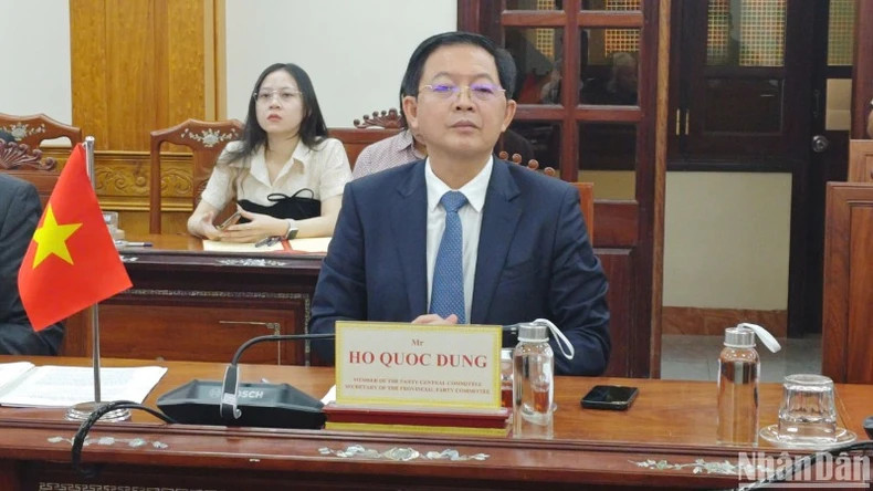 平定省省委书记胡国勇在仪式上致辞。