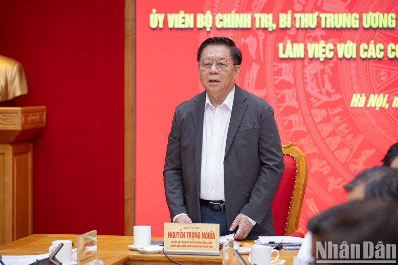 越共中央宣教与民运部部长阮重义在会上发表指导性意见。