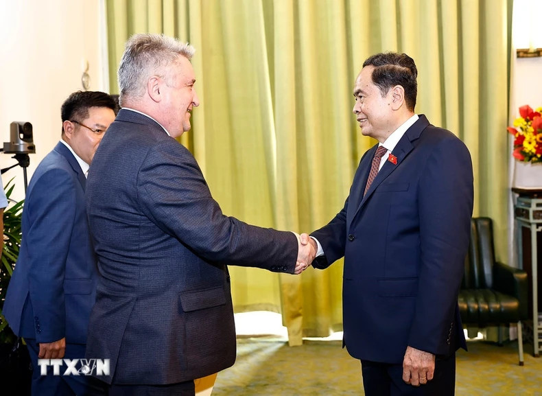 国会主席陈青敏和白俄罗斯共和国下议院副议长瓦季姆·伊帕托夫。(图片来源:越通社) 国会主席陈青敏和白俄罗斯共和国下议院副议长瓦季姆·伊帕托夫。(图片来源:越通社)