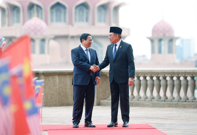 马来西亚总理易卜拉欣和越南政府总理范明正。