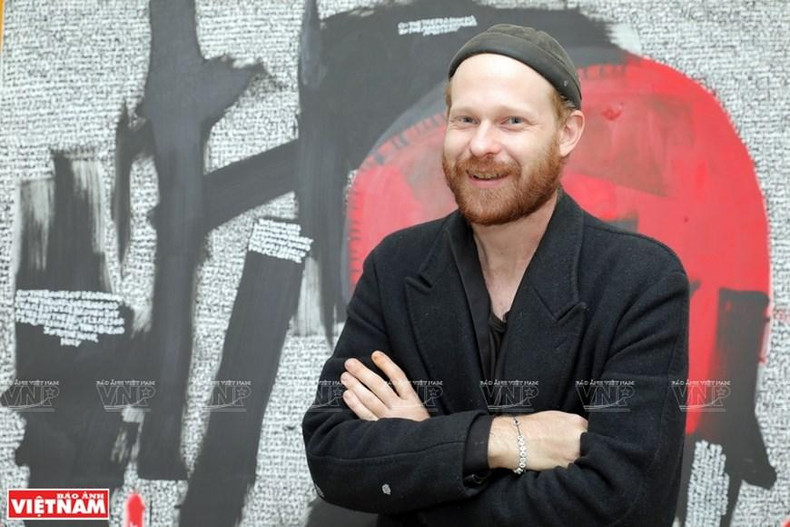 美国画家大卫埃文斯。（图片来源：越南画报）