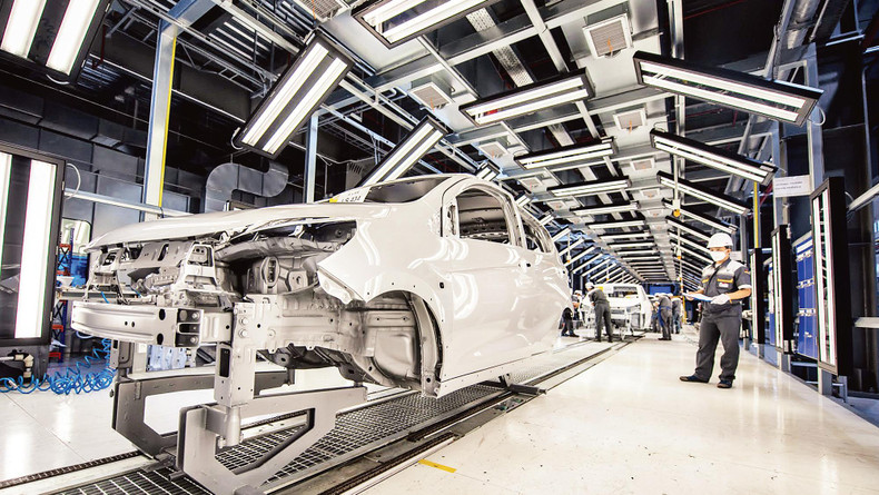 在海防市廷雨工业区Vinfast汽车生产厂中的汽车生产线。 在海防市廷雨工业区Vinfast汽车生产厂中的汽车生产线。