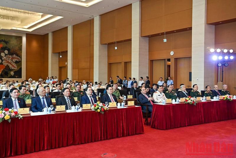 出席庆典的各位代表。