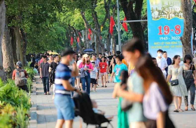 国庆节假期还剑湖步行街空间热闹非凡。 国庆节假期还剑湖步行街空间热闹非凡。