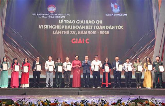 获得C等奖的记者和记者组。 获得C等奖的记者和记者组。