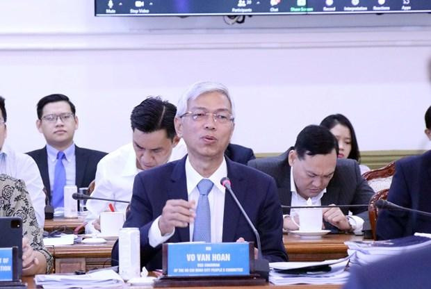 胡志明市人民委员会副主席、HWG工作组胡志明市方组长武文欢发表讲话。 胡志明市人民委员会副主席、HWG工作组胡志明市方组长武文欢发表讲话。