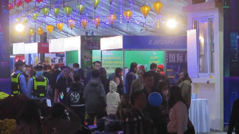 2022年越中国际商品交易会吸引众多人民前来参观购买。 2022年越中国际商品交易会吸引众多人民前来参观购买。