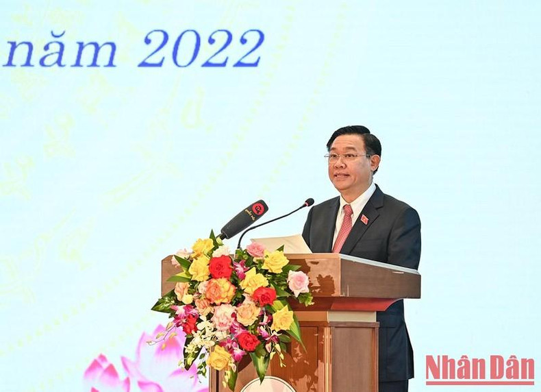 国会主席王廷惠在庆典上发言。