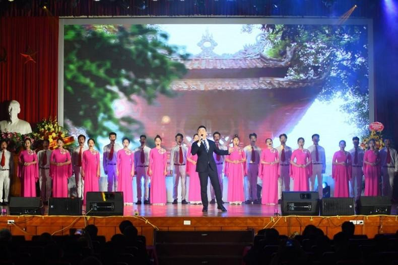 特色文艺节目。 特色文艺节目。