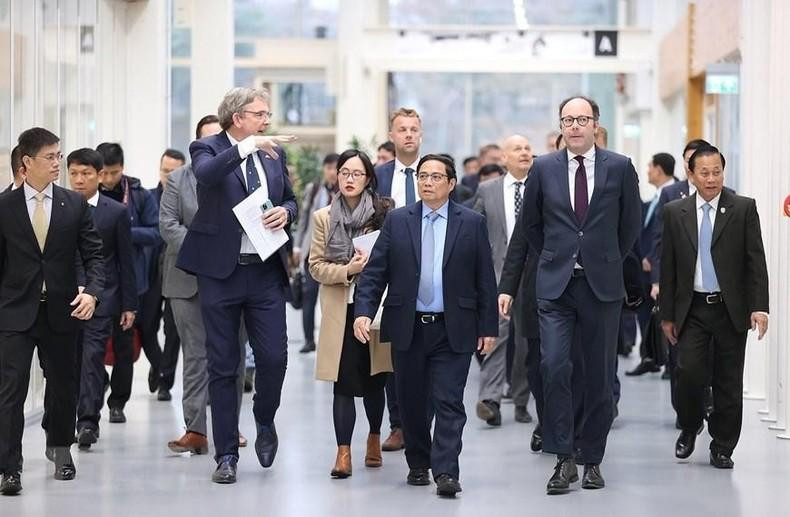 范明正总理参观位于埃因霍温市的Brainport智慧街区。 范明正总理参观位于埃因霍温市的Brainport智慧街区。