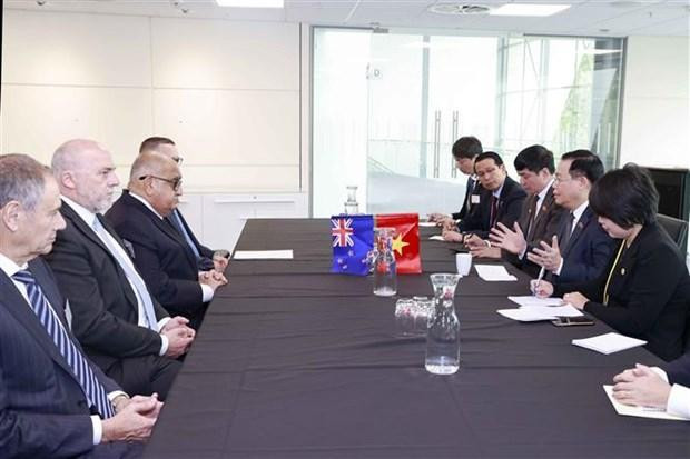 国会主席廷惠会见怀卡托大学领导班子。 国会主席廷惠会见怀卡托大学领导班子。