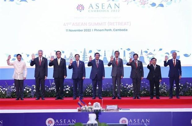 第41届东盟峰会:越南政府总理范明正强调维护东盟团结、发挥内在力量的重要性 ảnh 1 第41届东盟峰会:越南政府总理范明正强调维护东盟团结、发挥内在力量的重要性 ảnh 1