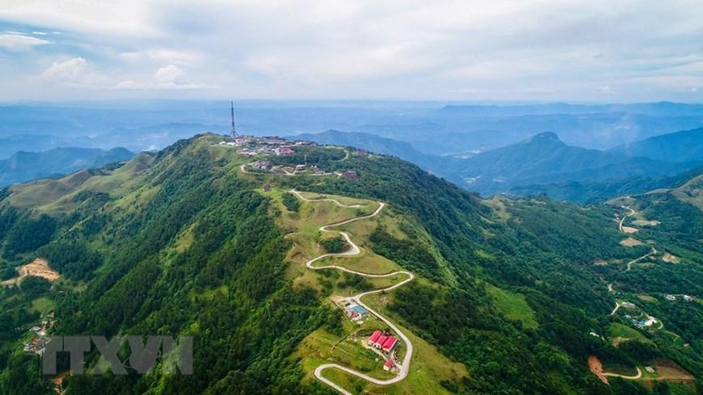 法属时期, 母山山峰是越南北部地区著名旅游区,一年四季气候凉爽宜人。 法属时期, 母山山峰是越南北部地区著名旅游区,一年四季气候凉爽宜人。