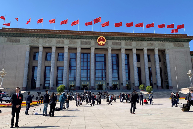 人民大会堂外的场景。(杜有兴 摄) 人民大会堂外的场景。(杜有兴 摄)