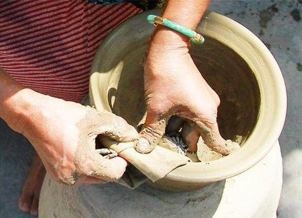 造形后，用毛巾擦亮陶瓷，以增加光滑度。