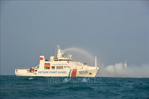 越南海警8004号巡逻船参加海上搜救方案演练活动。(图片来源:越通社) 越南海警8004号巡逻船参加海上搜救方案演练活动。(图片来源:越通社)