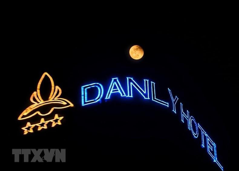 河内天空中的月全食。