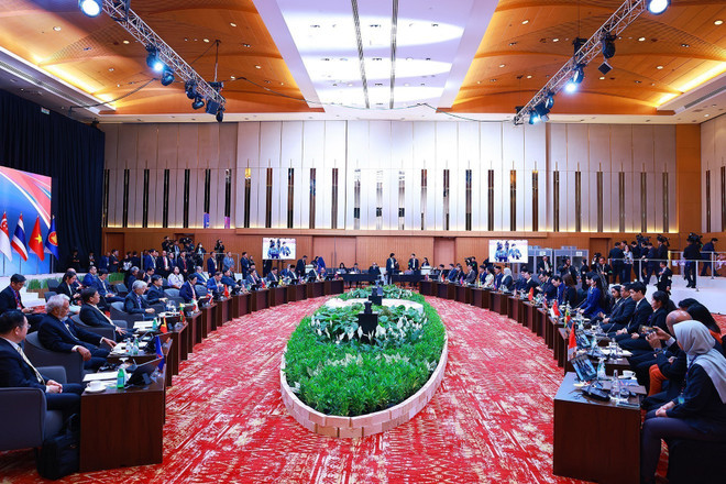 越南政府总理范明正出席与东盟议会联盟对话会。（图片来源：越通社）