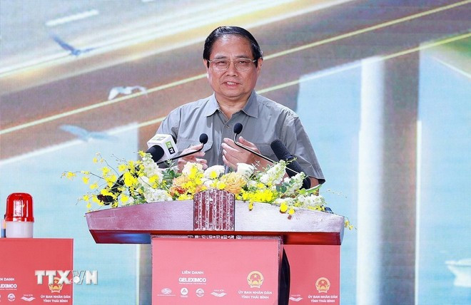 越南政府总理范明正在开工仪式上发表讲话。(图片来源:越通社) 越南政府总理范明正在开工仪式上发表讲话。(图片来源:越通社)