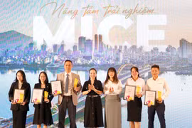 岘港旅游业首次设立“MICE - The Rising Wave”奖项，表彰在2025年会奖旅游客源开发方面作出突出贡献的企业。（图片来源：越通社）