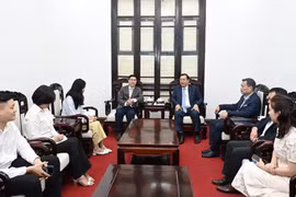 双方工作会谈场面。