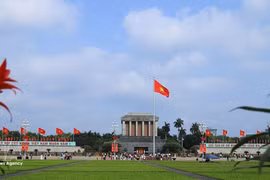 国际游客对了解昔日会安人民的历史、文化与信仰表现出浓厚兴趣。（图片来源：越通社）