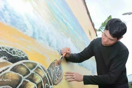 项目对83处建筑进行翻新，并创作了20幅壁画，有助于改善当地居民生计，同时提升社区及游客的海洋保护意识。（图片来源：越通社）