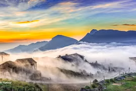 云中的母山。（图片来源：越通社）
