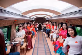 运营一年来，该列车已开行近400趟，接待游客近10万人次。（图片来源：hanoimoi.vn） 