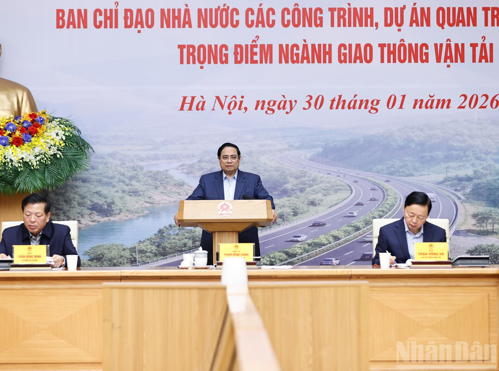 范明正总理主持会议。