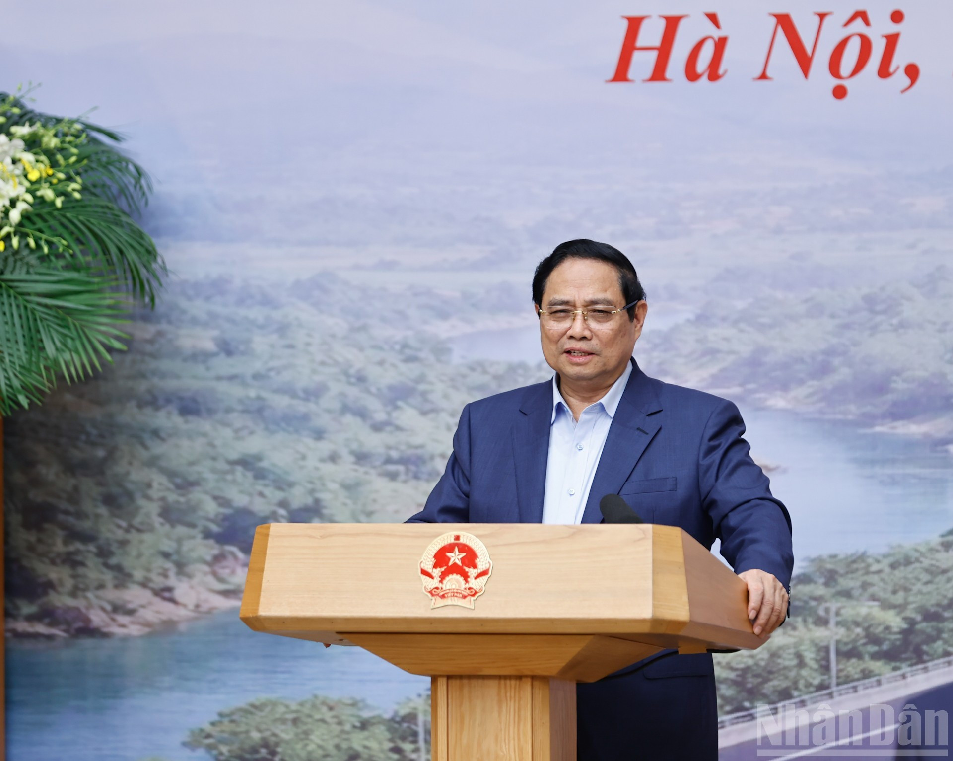 范明正总理主持会议。