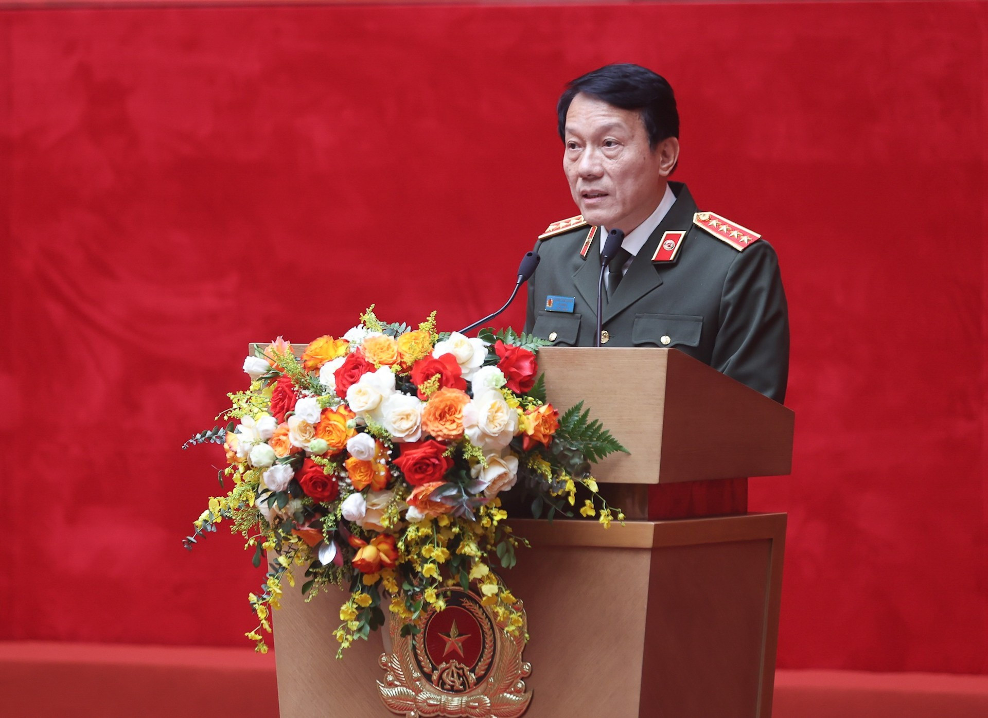 公安部部长粱三光发表讲话。