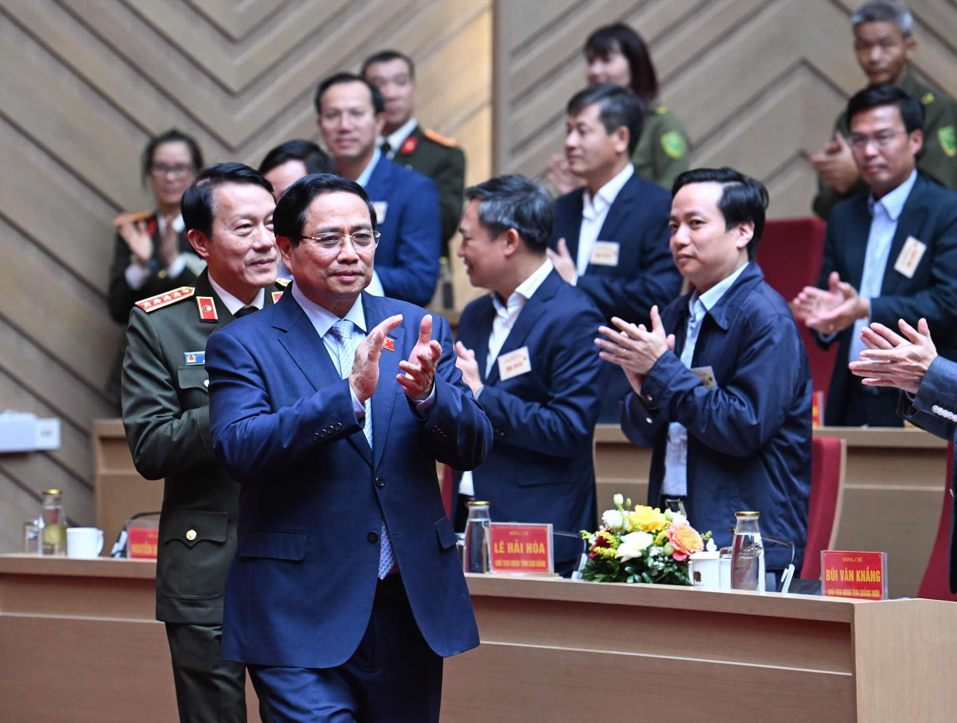 范明正总理出席会议。