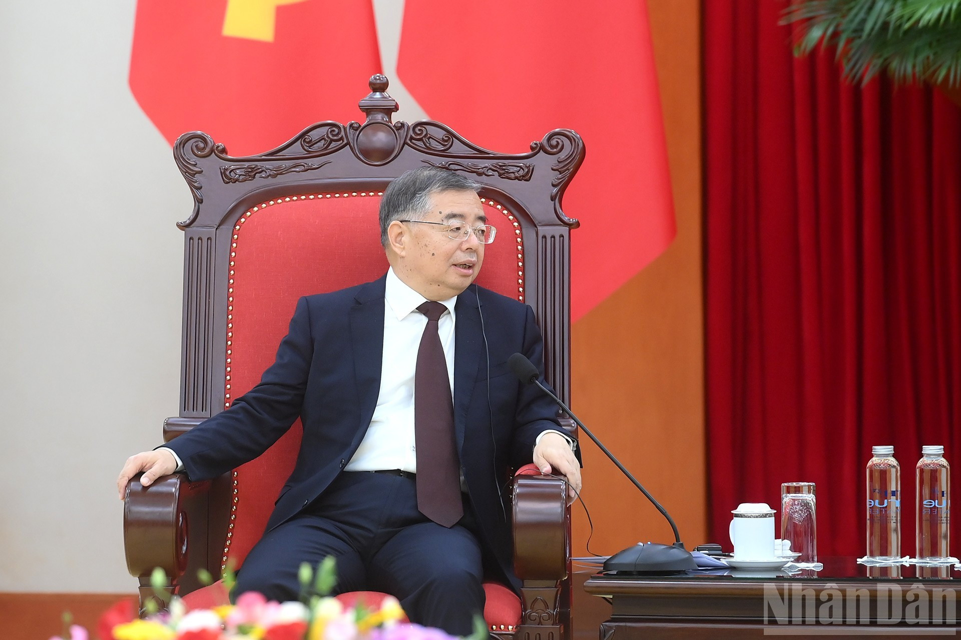 中共中央宣传部部长李书磊发表讲话。