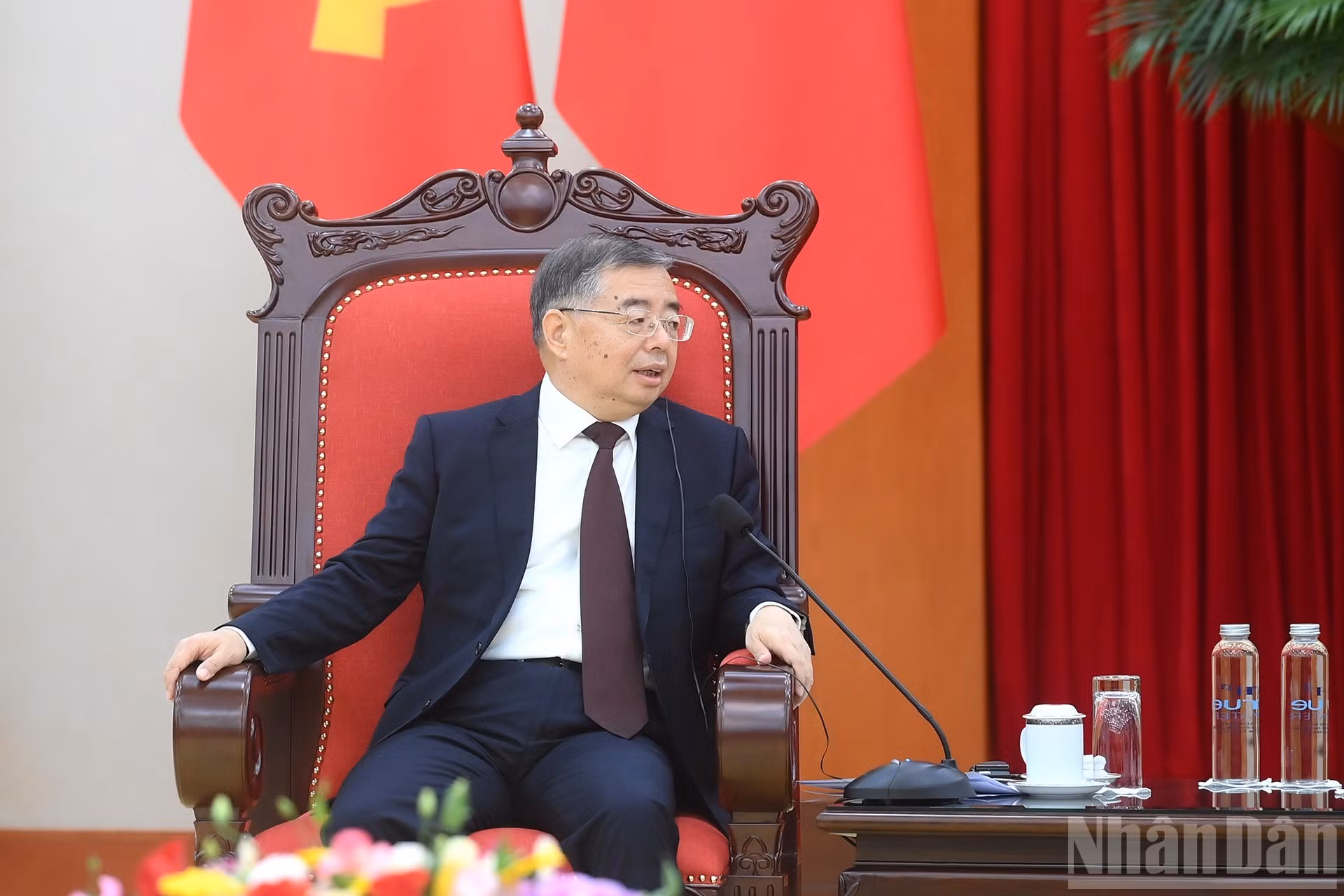 中共中央宣传部部长李书磊发表讲话。