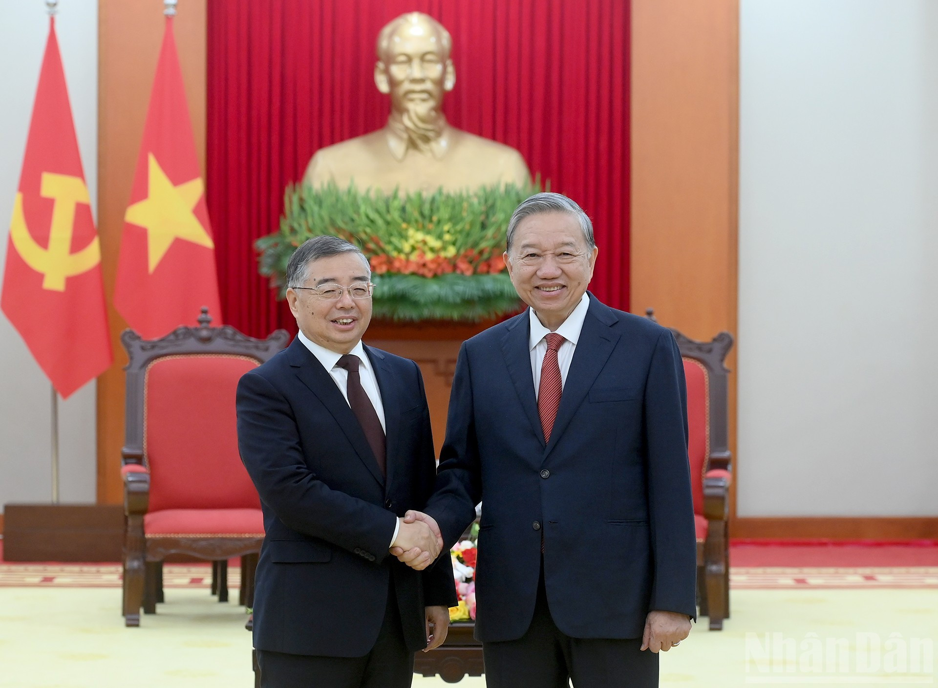 越共中央总书记苏林会见中共中央宣传部部长李书磊。