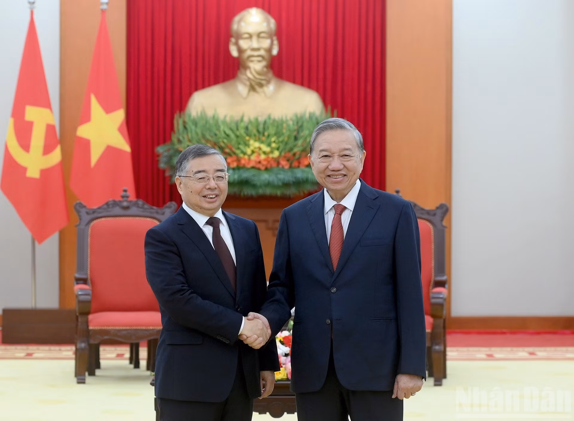 越共中央总书记苏林会见中共中央宣传部部长李书磊。