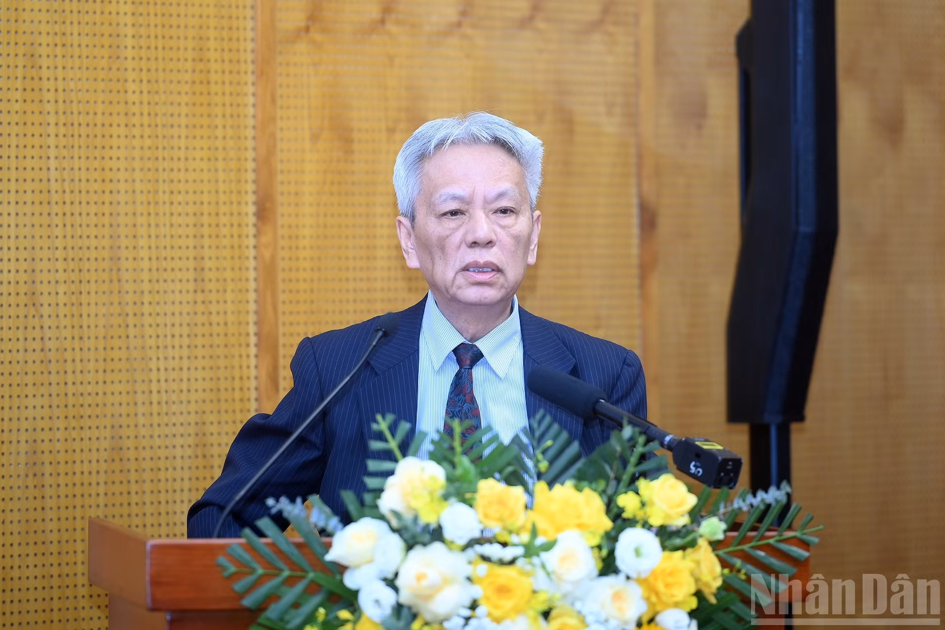 原国会办公厅副主任阮士勇博士发表讲话。