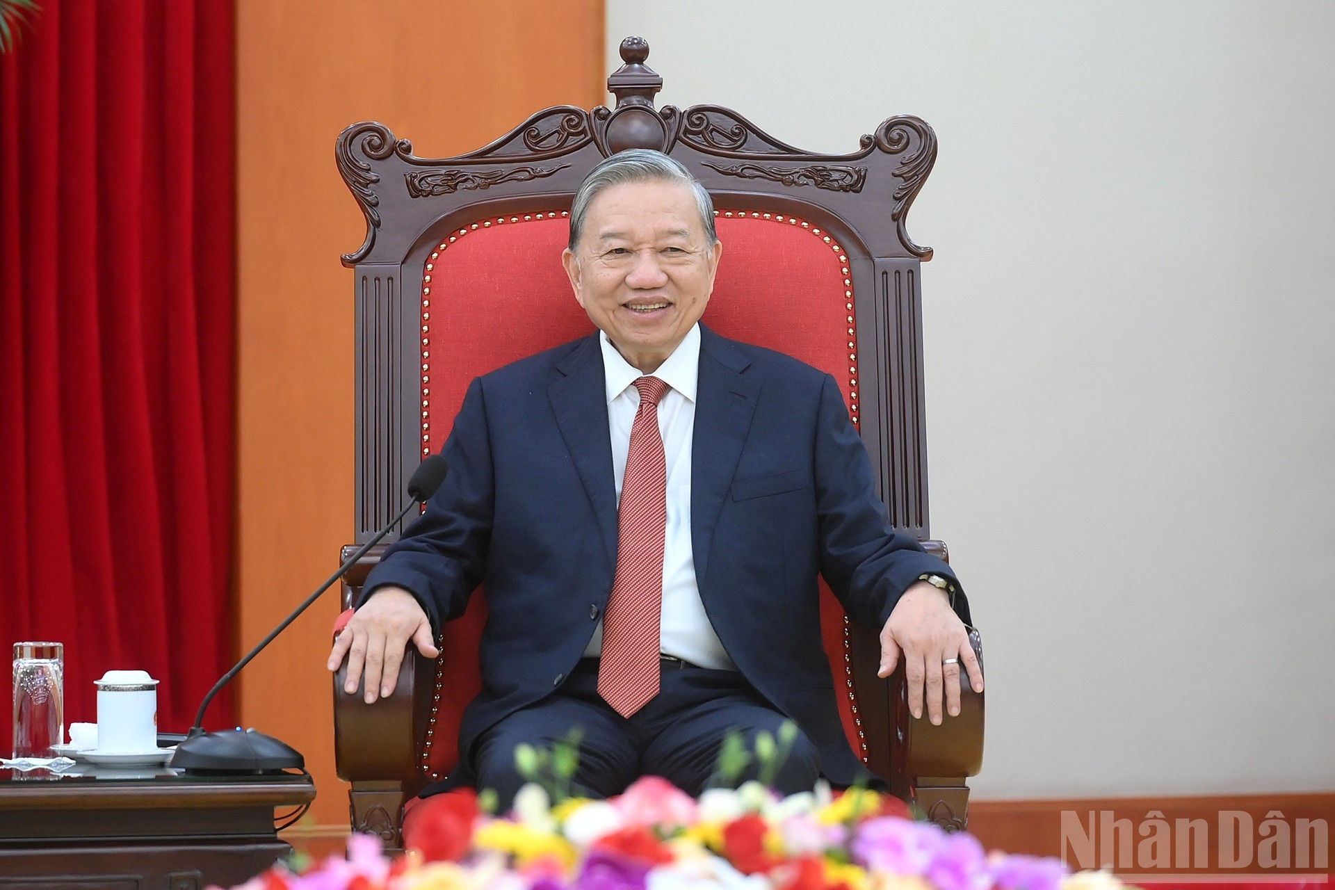 苏林总书记发表讲话。