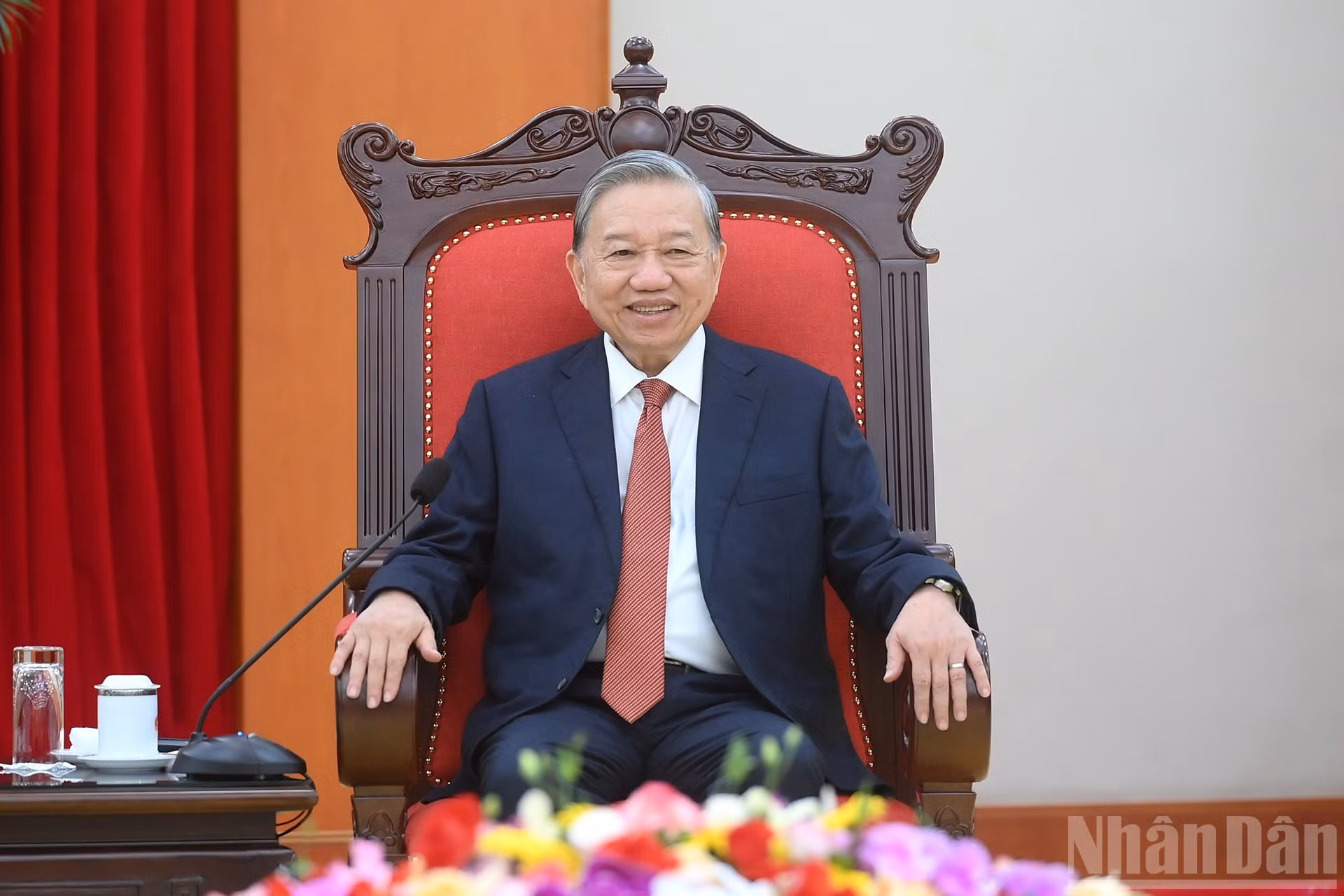 苏林总书记发表讲话。